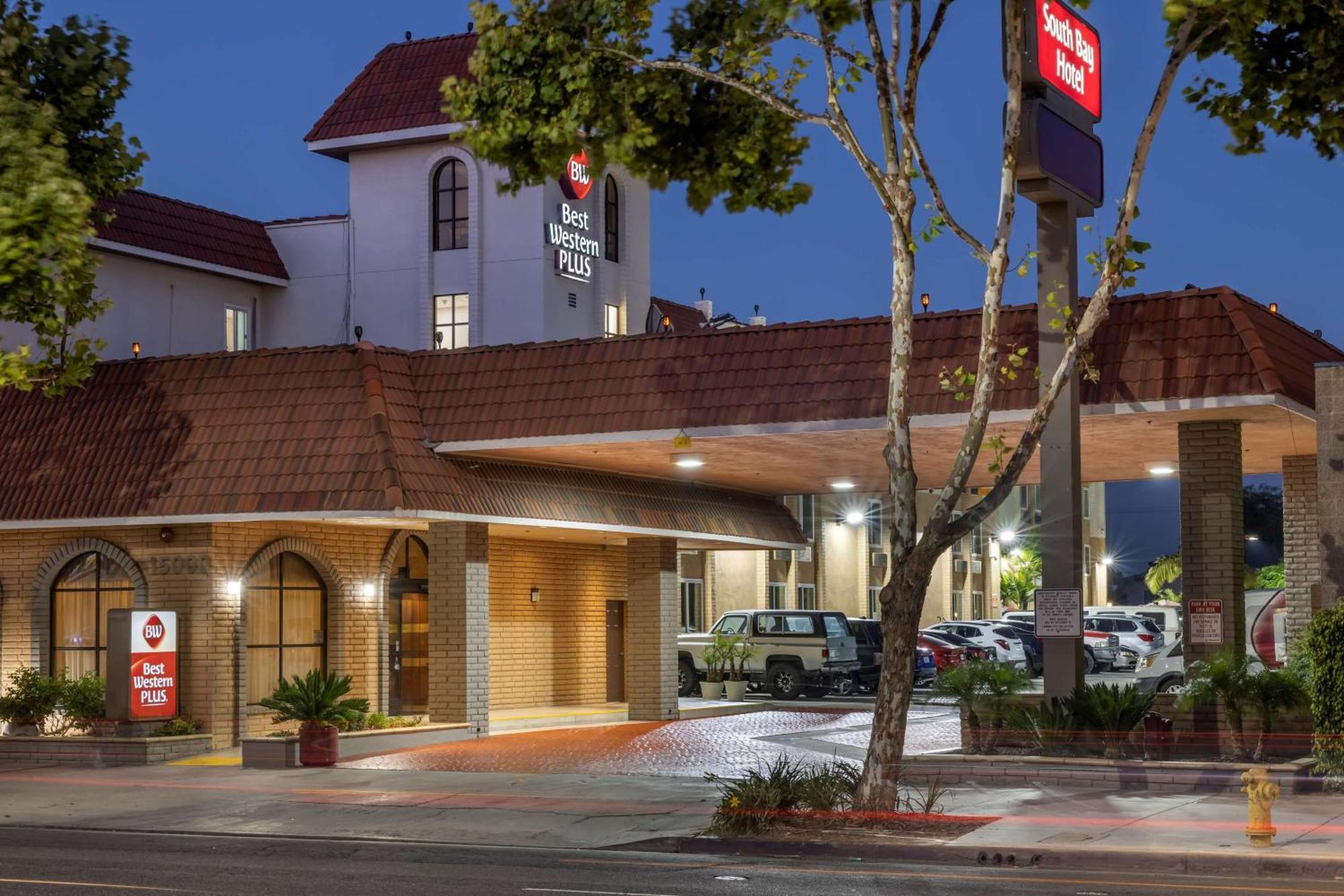 5 Business Hotels Near Rowley Memorial Park That Deliver