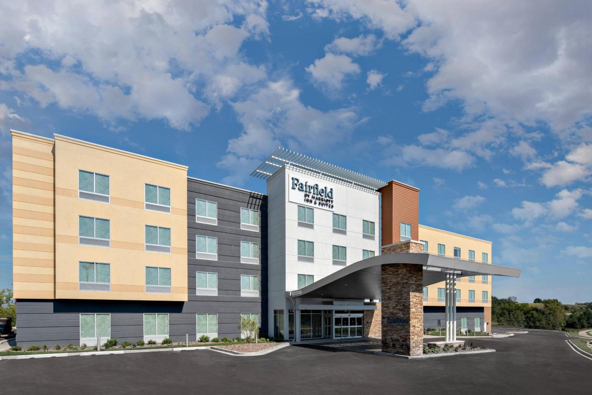 4 Top-Rated Hotels Close to Big Foot Beach State Park