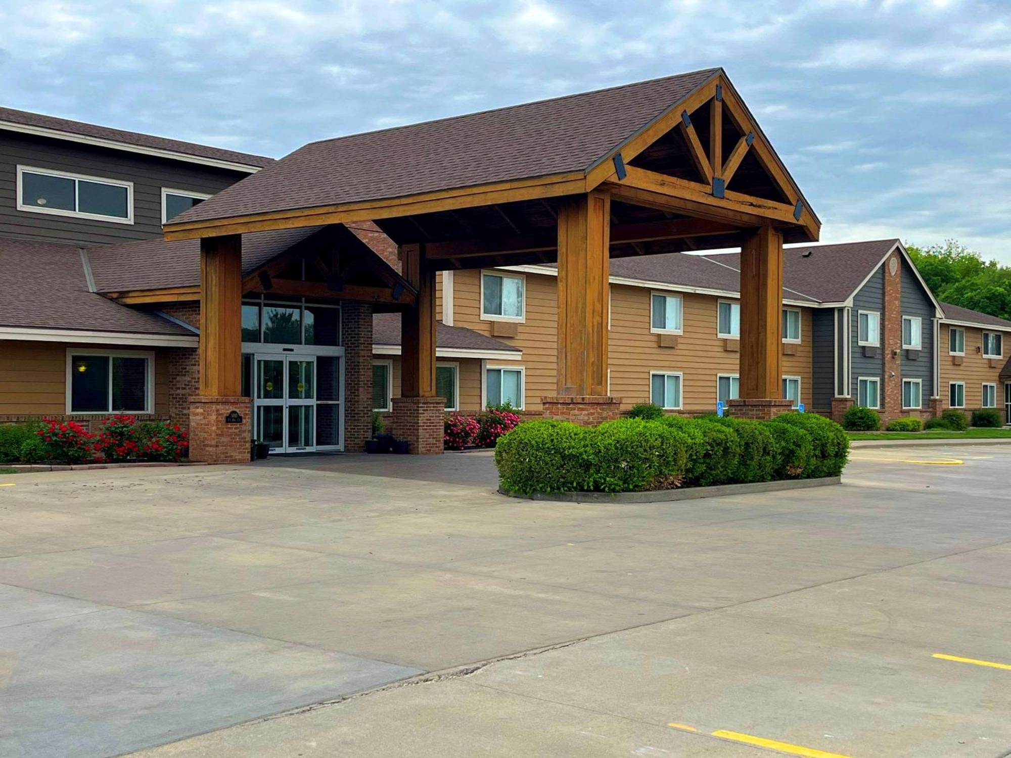 Staying in the Midwest: 15 Hotels Rated for Outstanding Staff