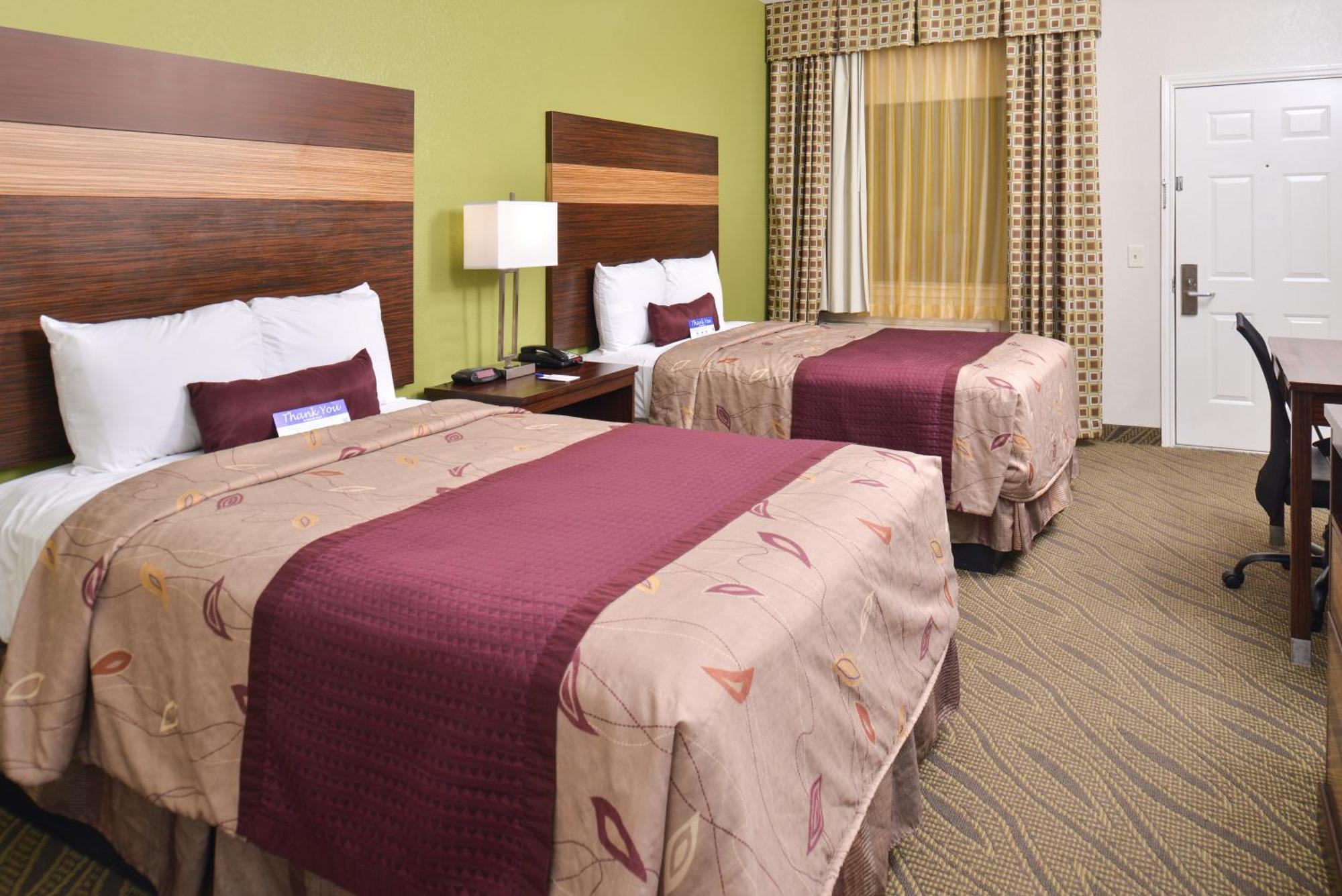 Where to Stay Near Beer Can House: 4 Budget Hotels That Deliver