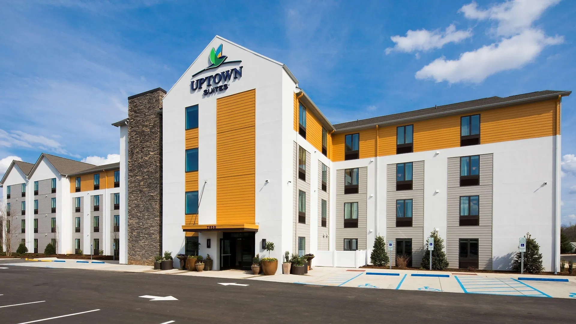 8 Budget Hotels Near Austin's Park and Pizza Worth Booking
