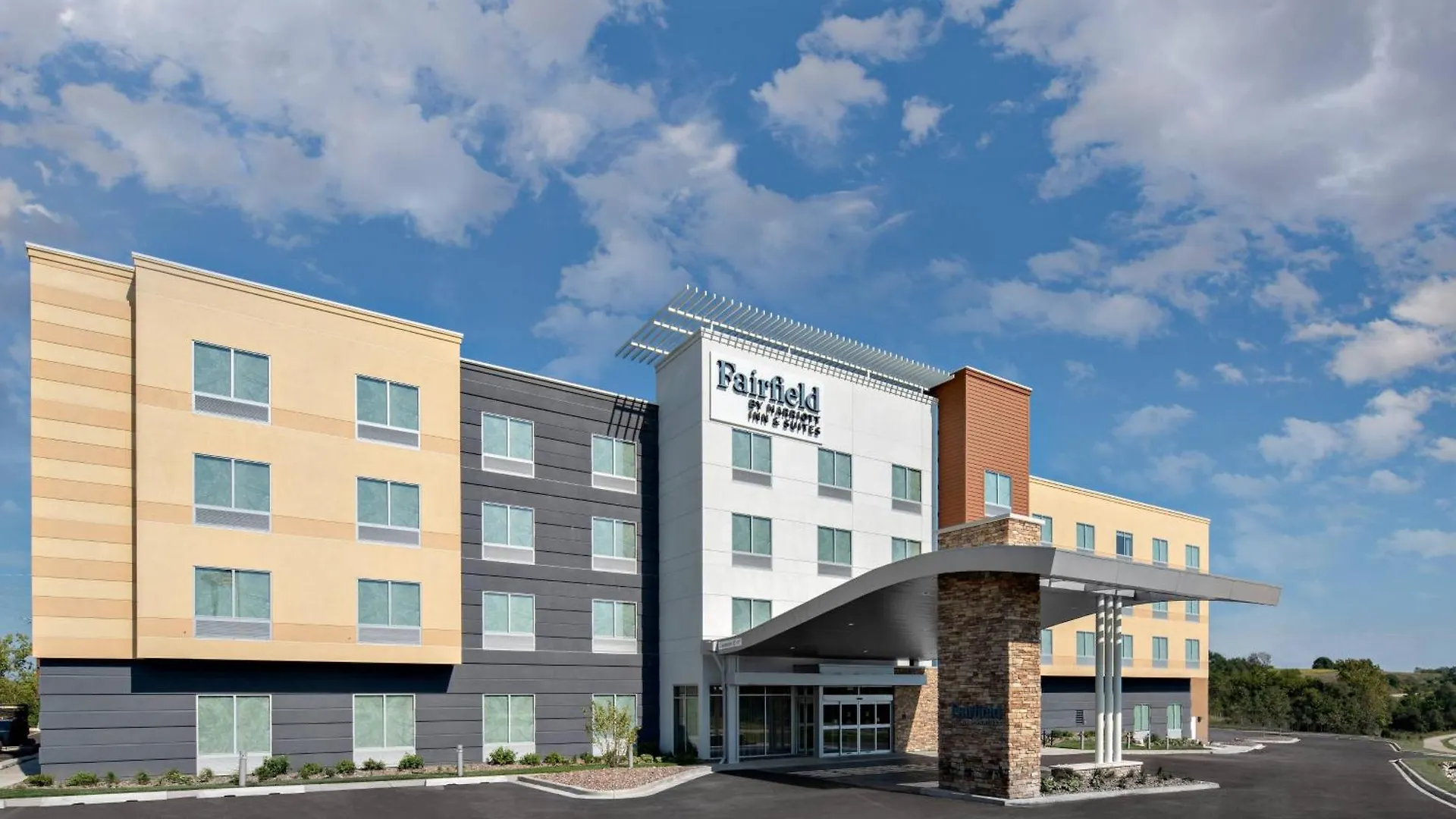 4 Top-Rated Hotels Close to Big Foot Beach State Park