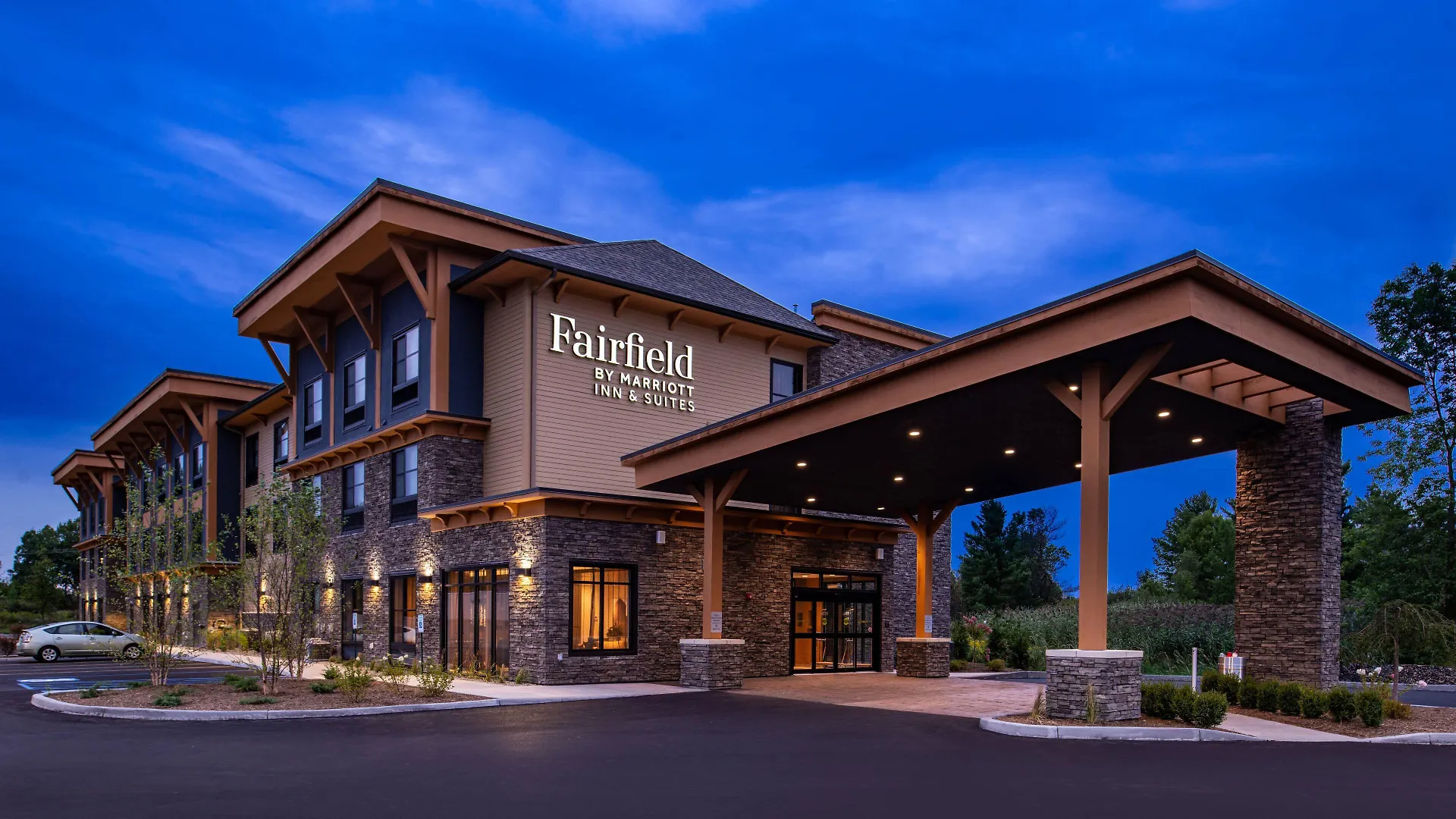 Staying in Adirondack Mountains: 4 Brand Hotels Compared