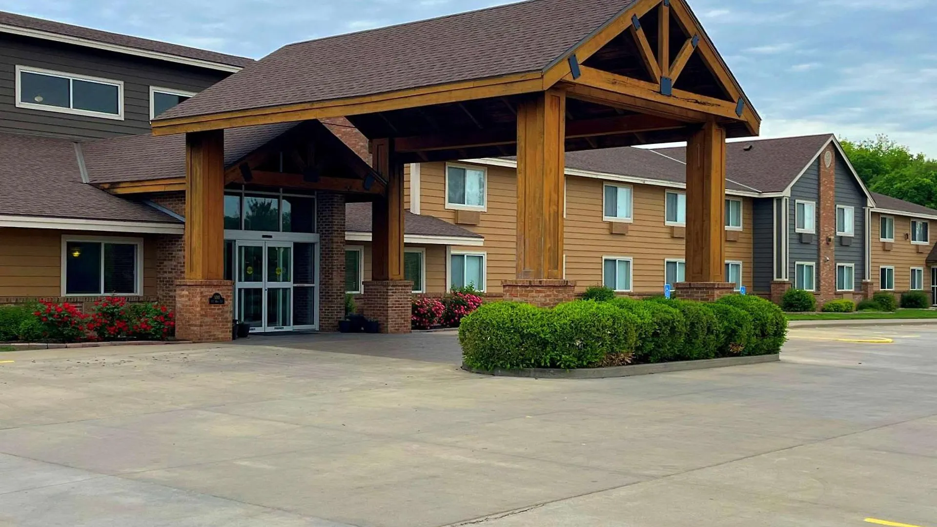 Staying in the Midwest: 15 Hotels Rated for Outstanding Staff