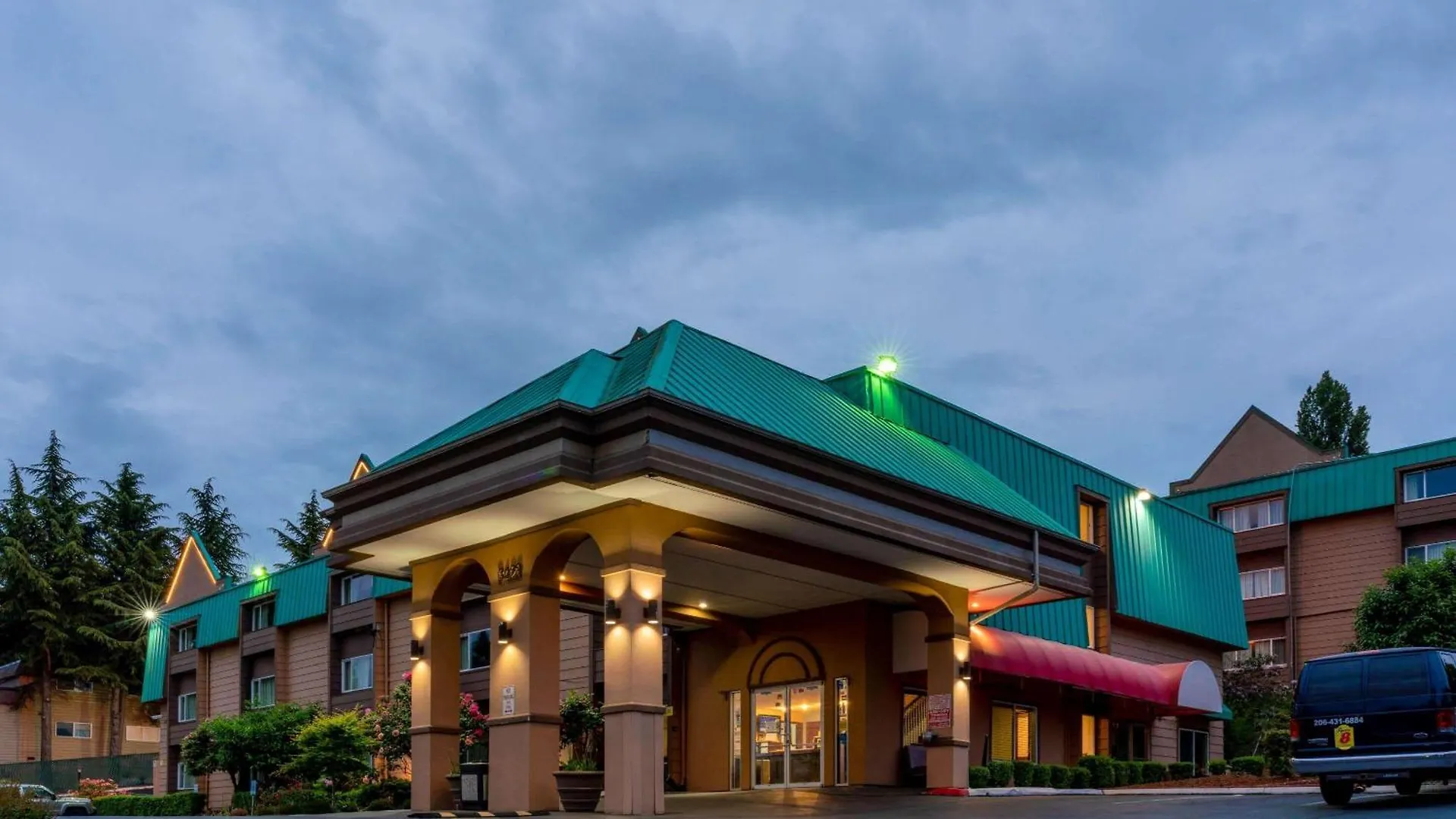 Staying Near Westfield Southcenter: 4 Airport Hotels Compared