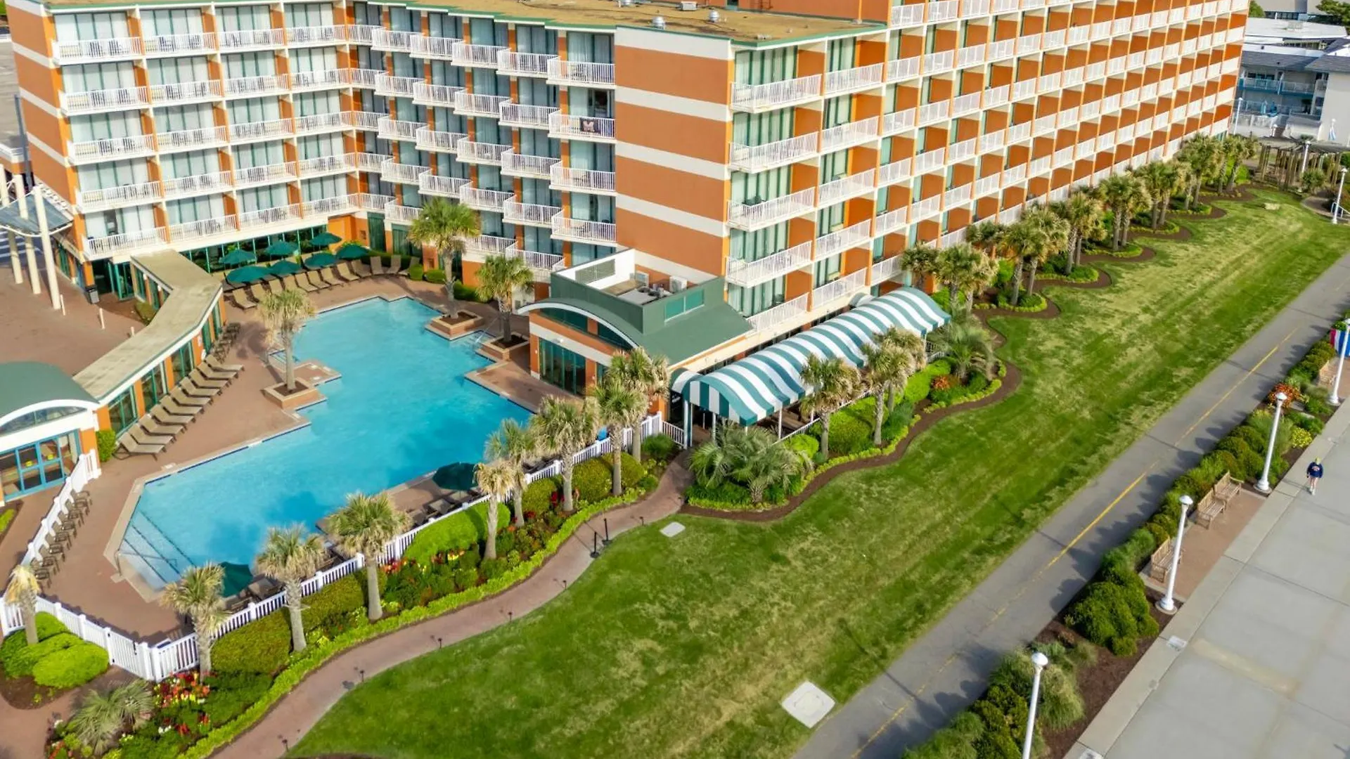 4 Smart Beach Hotels Near Redwing Park Worth Booking