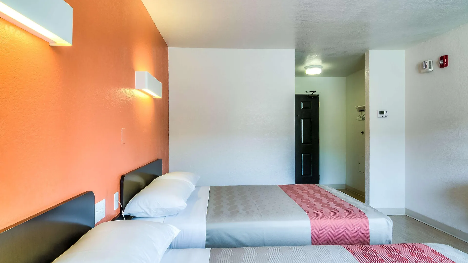 13 Golf Hotels Close to Metropolis Performing Arts Centre