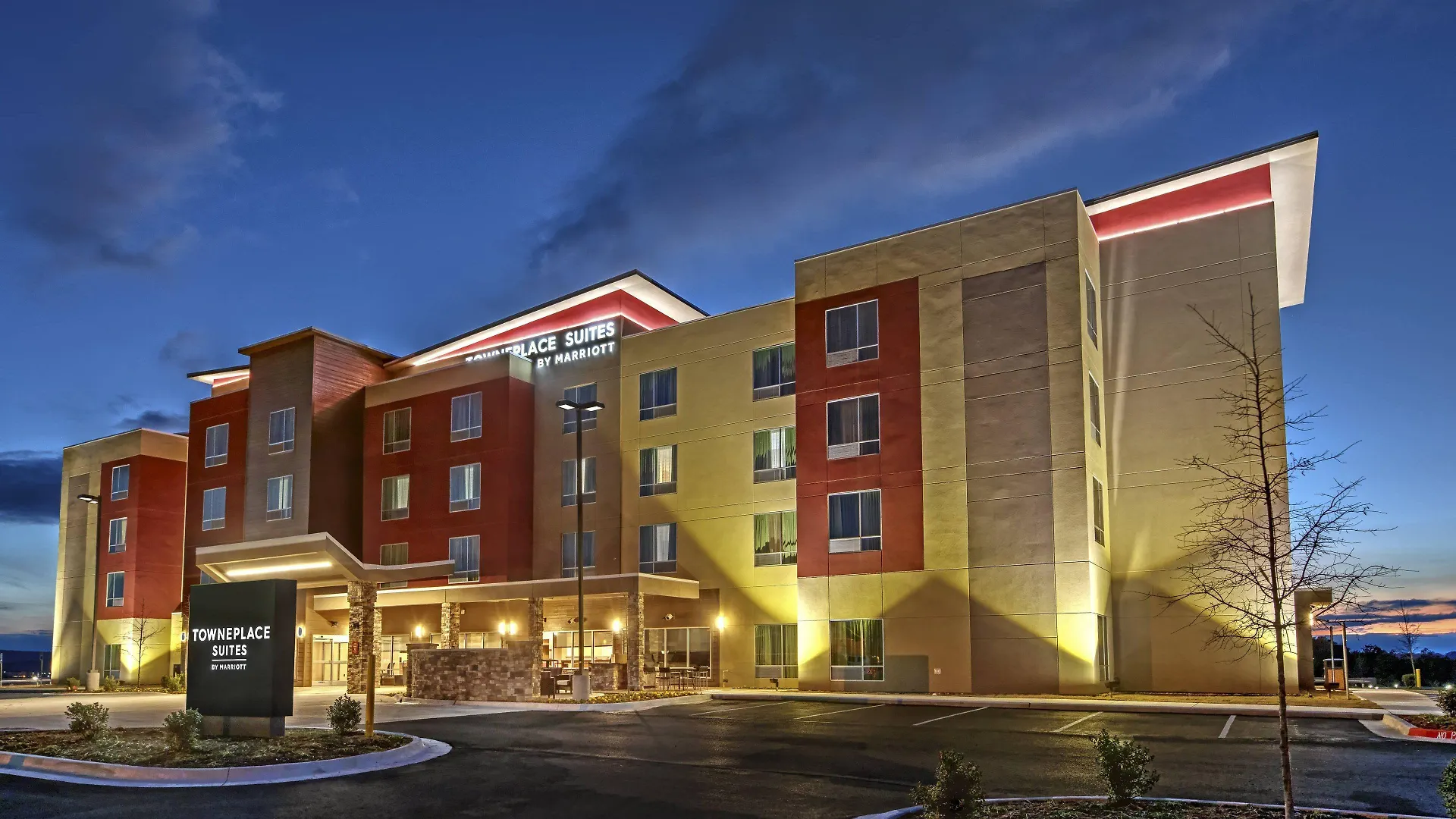7 Airport Hotels Near Magic Springs That Deliver Real Convenience