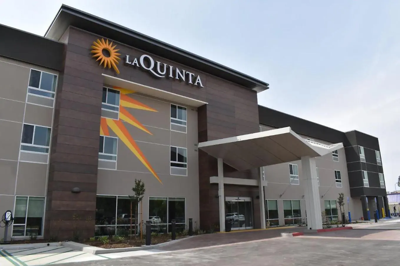 Staying In California & Nevada: 5 Top-Rated Clean Hotels Compared