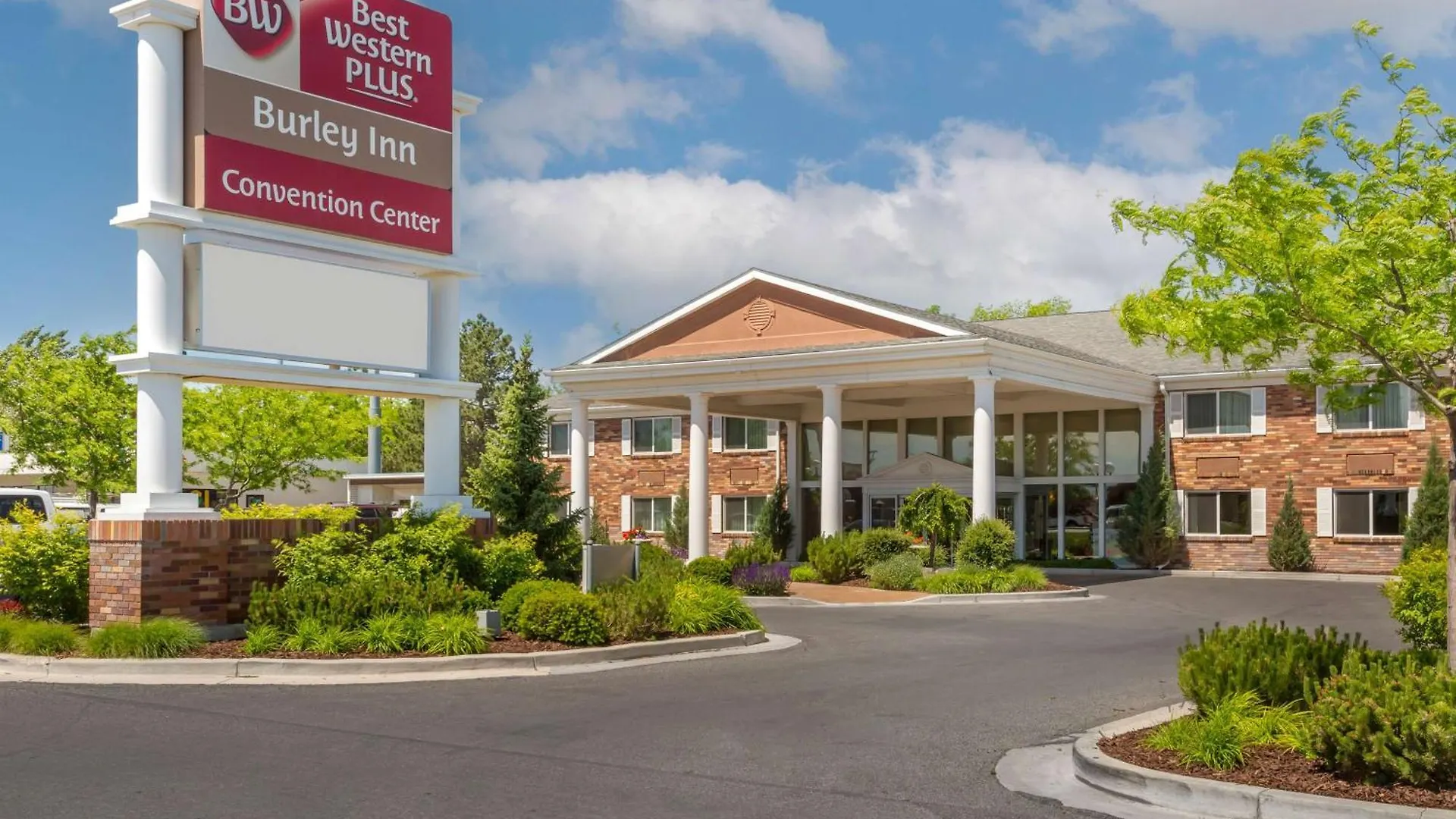 Where to Stay in the Pacific Northwest: 11 Hotels with Outstanding Staff