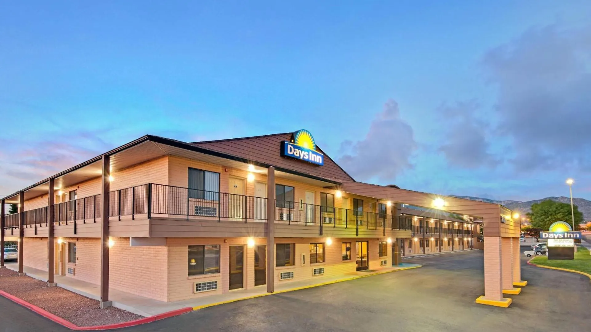 Staying Near UNM: 10 Business Hotels Compared