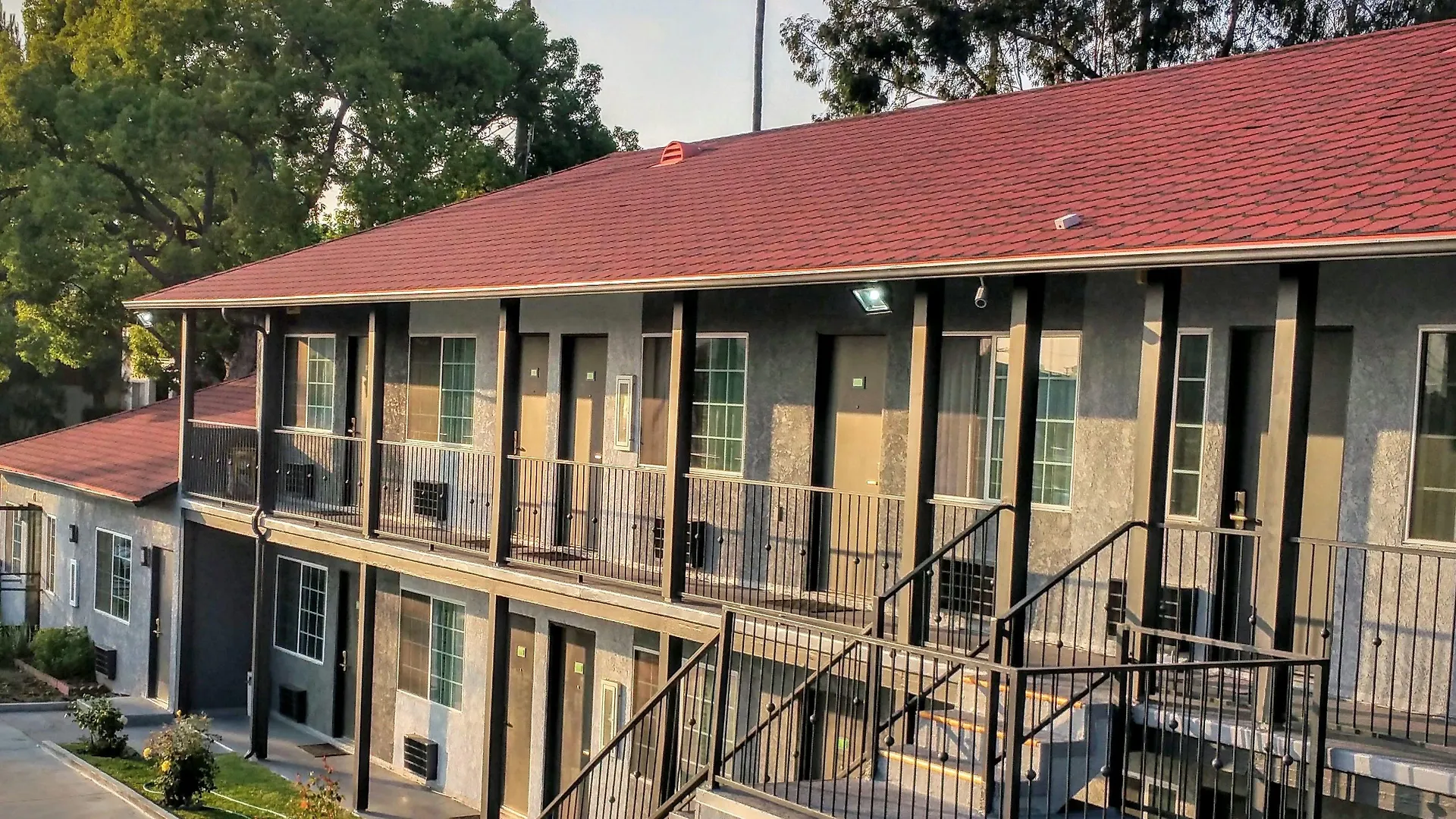 5 Smart Airport Hotels Near Woodbury University Worth Booking