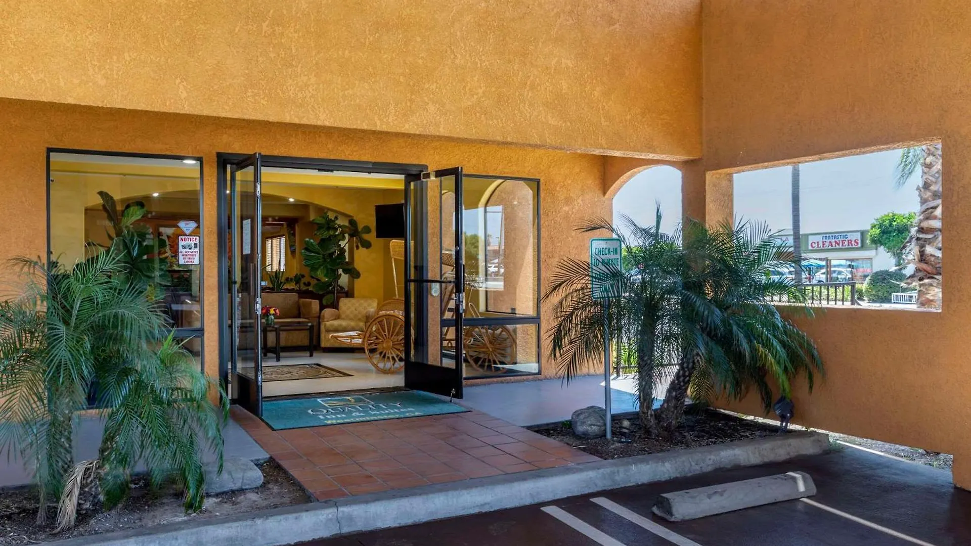 5 Beach Hotels Close to The Walter Pyramid in Long Beach
