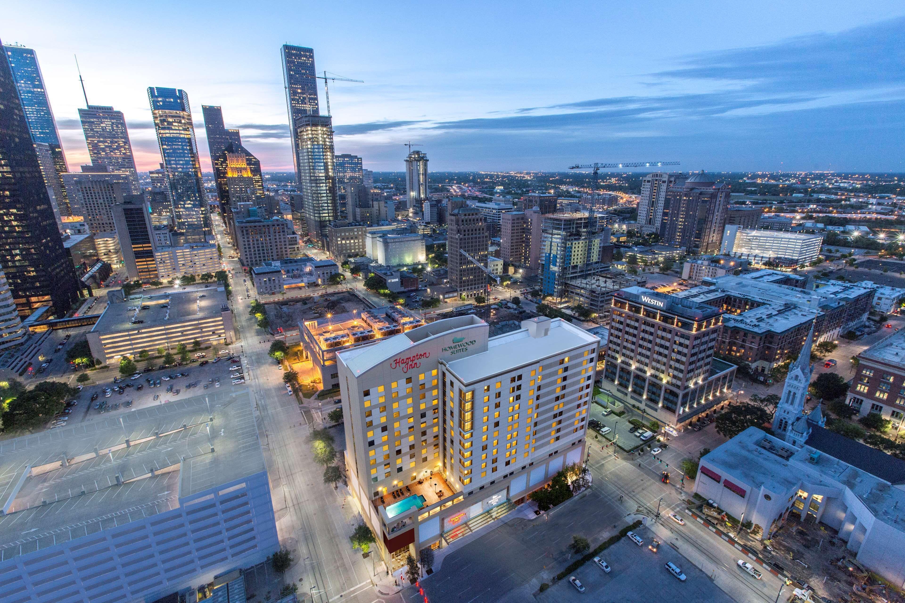 Where to Stay Near Memorial Park: 15 Best Business Hotels