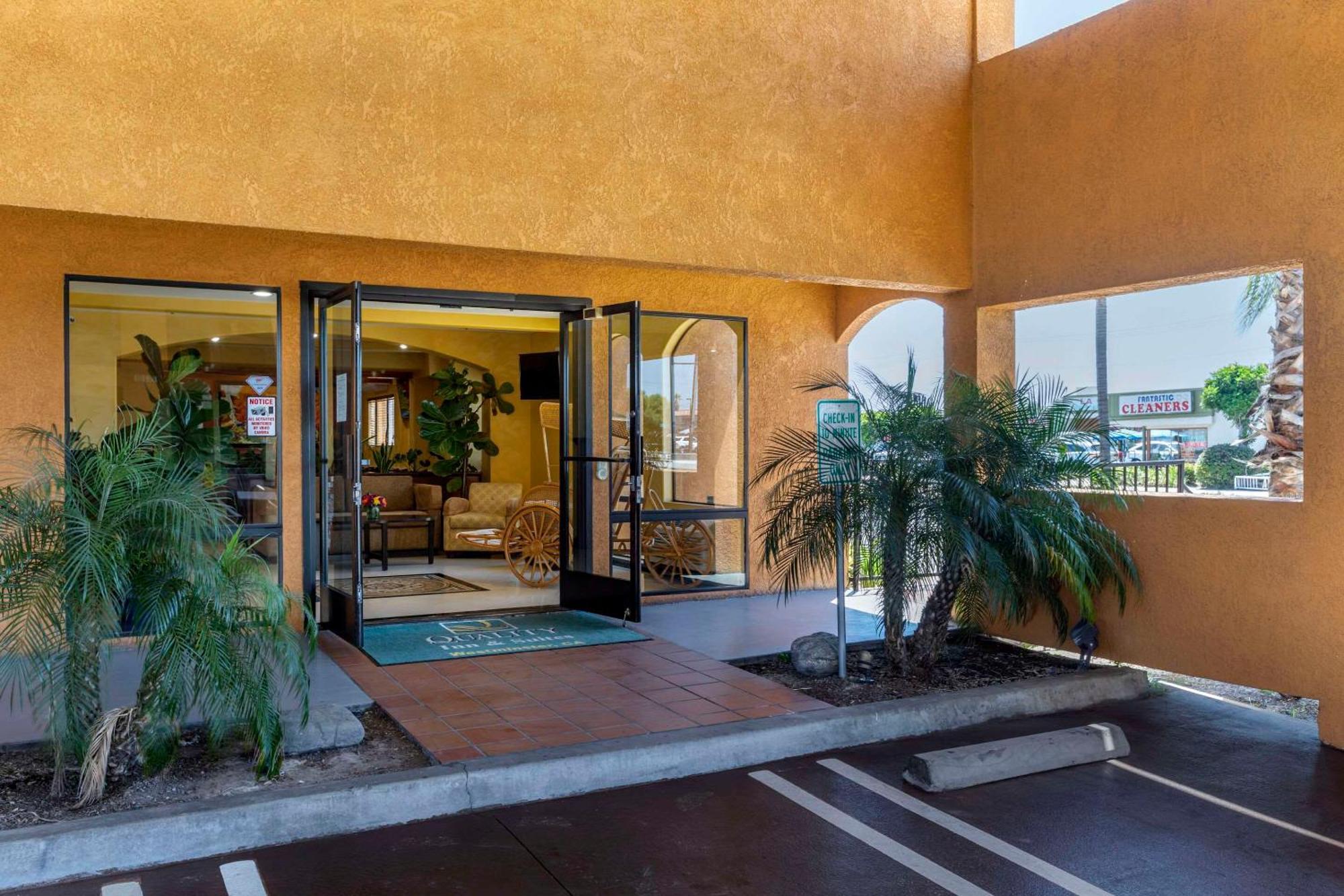 5 Beach Hotels Close to The Walter Pyramid in Long Beach